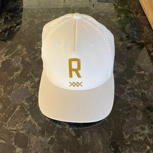 RHONE Men's Peak white hat